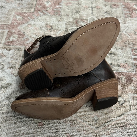 Woman’s NWOTs Corral Circle G Leather Ankle Star Studded Booties - Picture 8 of 10